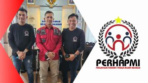 Foto bersama Kepala Imigrasi Kelas I Makassar bersama Ketua Umum PERHAPMI